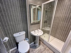 EN SUITE- click for photo gallery